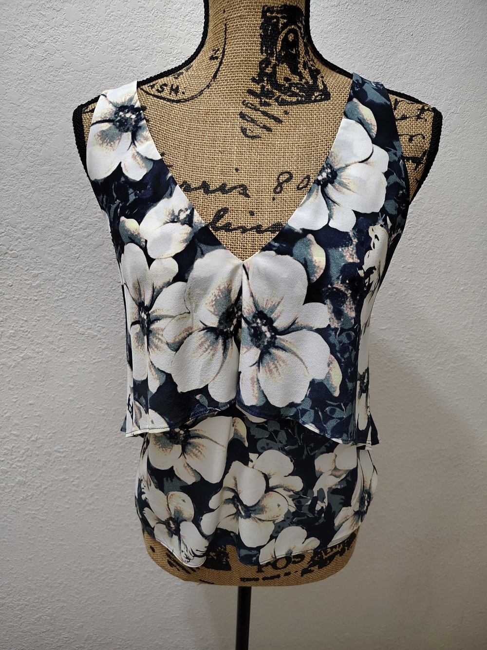 INTERMIX Lia 100% Silk Floral V-Neck Flowy Layered Sleeveless Top Multicolored - Picture 4 of 6
